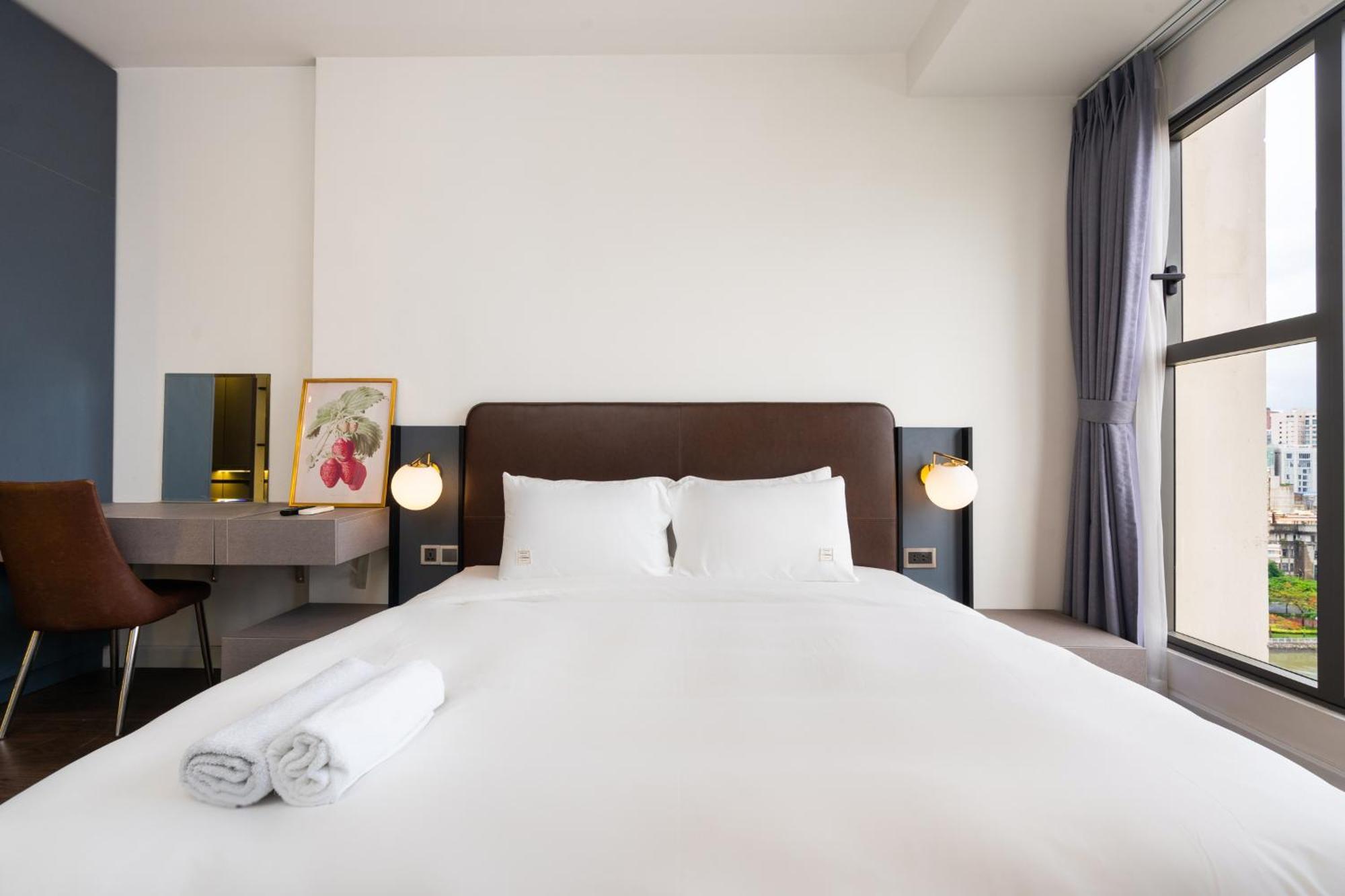 Căn hộ Saigon Royal 2 Bedroom In Center For Over 30 Nights